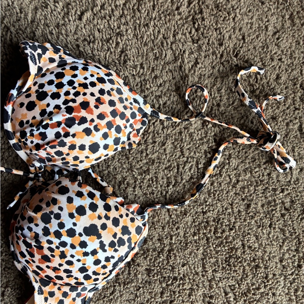 Victoria's Secret Leopard Print Bikini Top and bottoms
